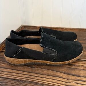 Earth Origins Erica Black Sueded Leather Slip-On Shoes Casual Flats